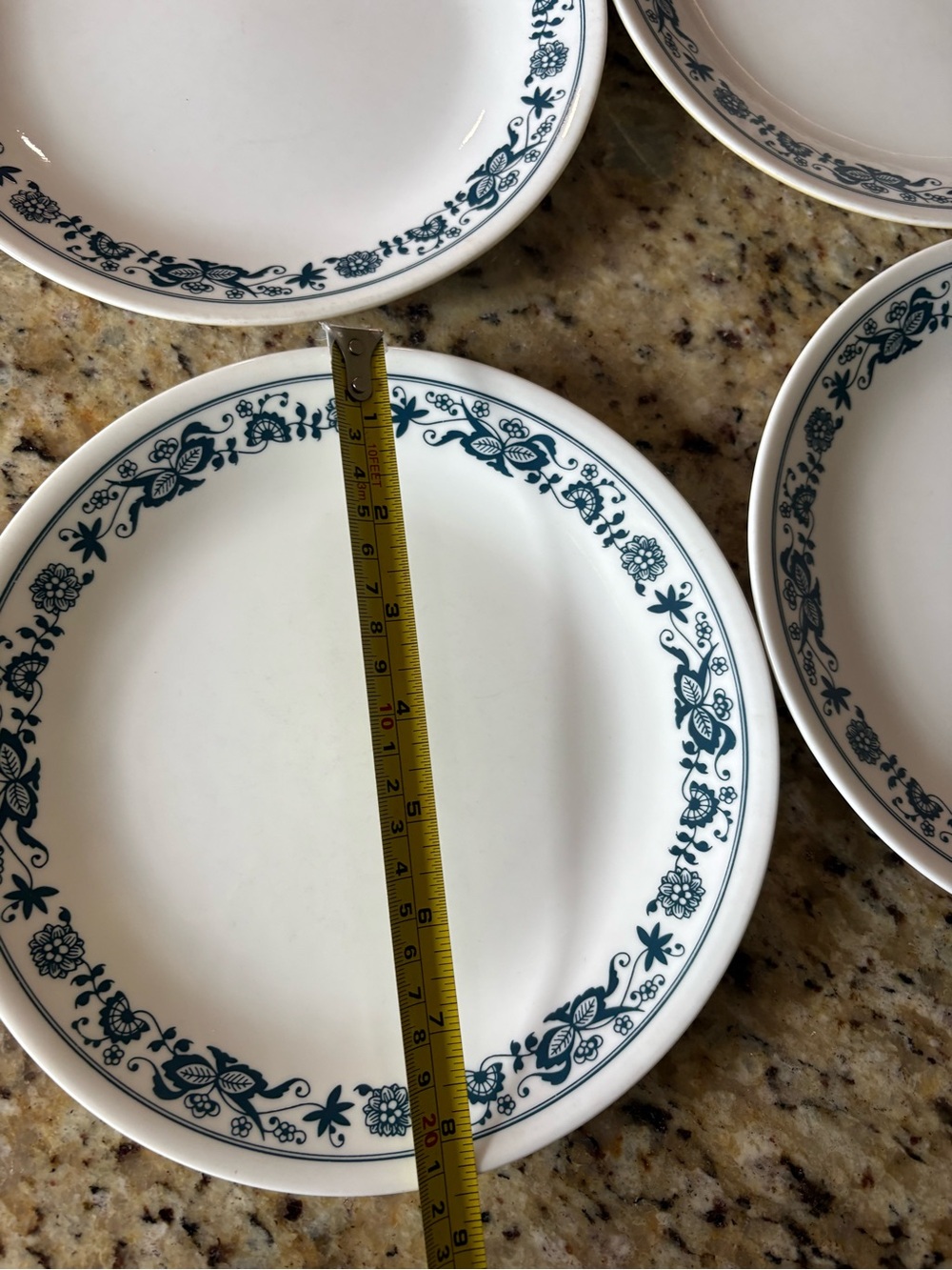 Vintage Corelle “Old Town Blue” 8.5” plates- Set of 5 - Picture 2 of 8